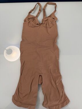 NWOT SKIMS Shapewear Bodysuit with BBL Shorts